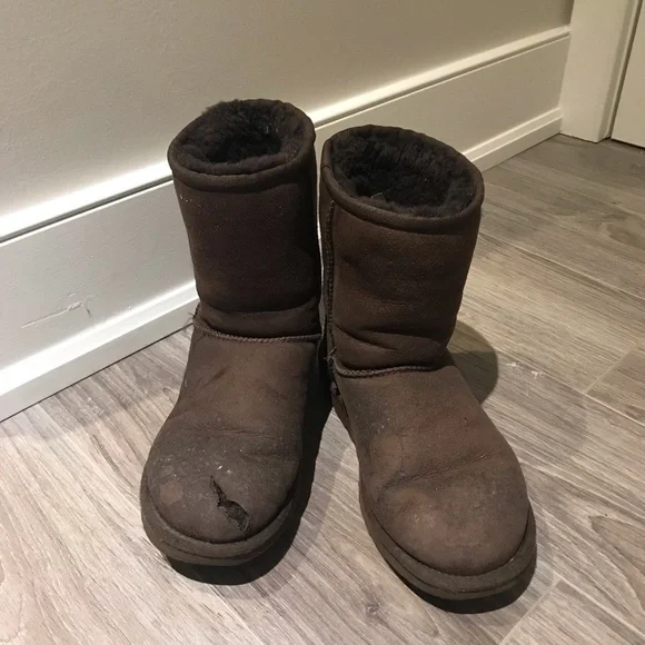 UGG Boots - Picture 2 of 4